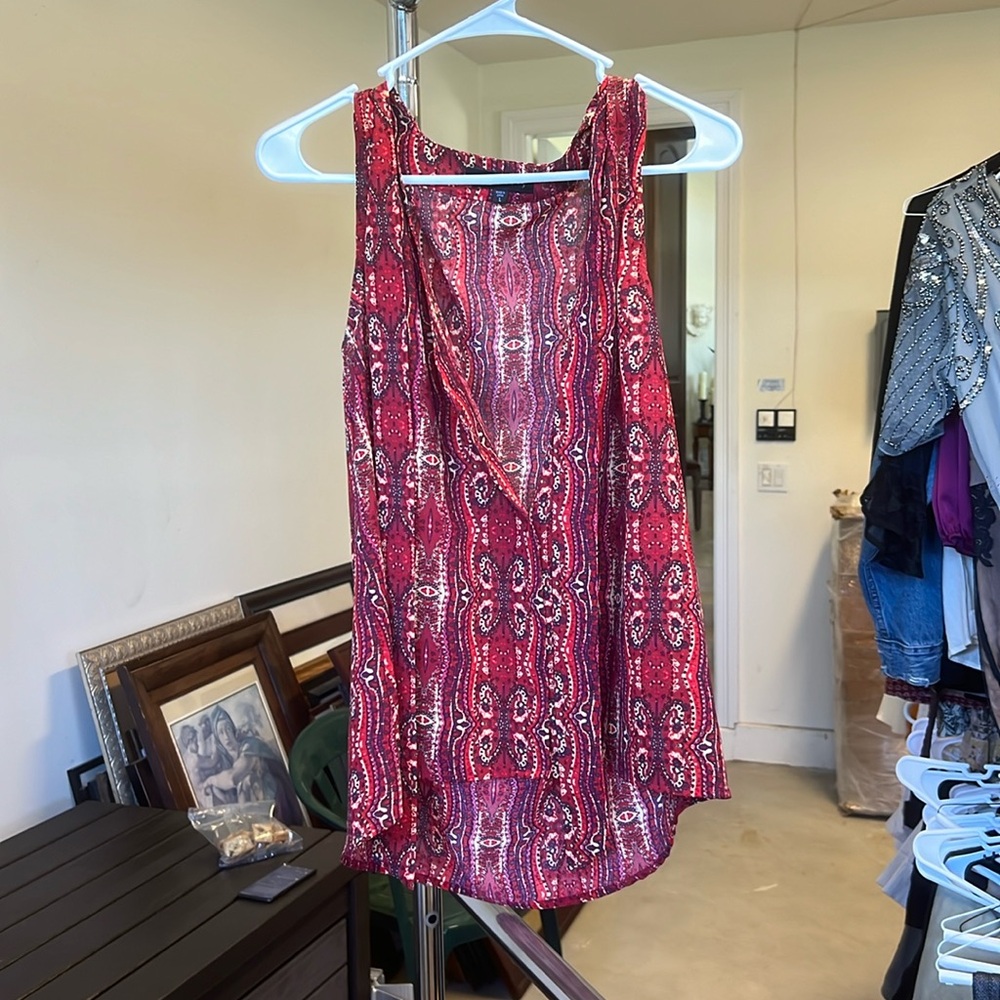 Like new! Sanctuary floral blouse. Size large.